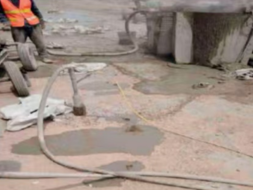 吉水水泥混凝土路面板底注浆技术 路面脱空注浆整治方案