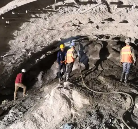 吉水拱顶带模注浆料的施工流程及注意事项